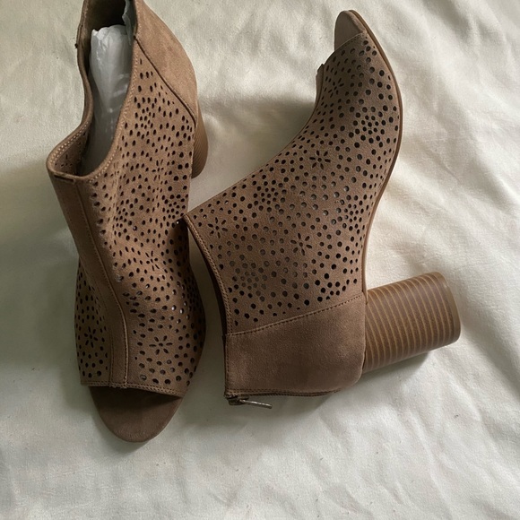NWT Dressbarn kat cutout wedges pump (8) - Picture 11 of 13